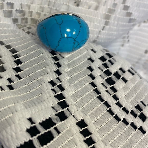 NWT TURQUOISE COLOR LARGE STONE SET IN SILVER COLOR METAL SIZE 9 - Picture 5 of 9